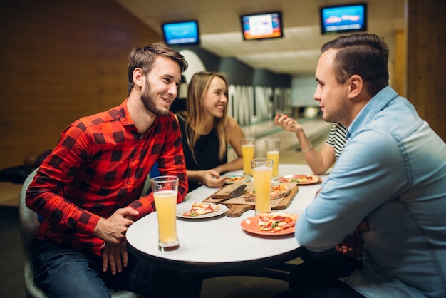 Amis au club de bowling, plateau de jeu