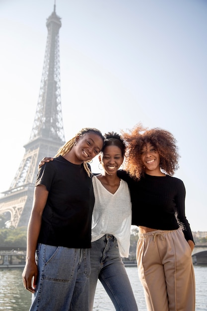 Photo amis de belles femmes passant du temps ensemble