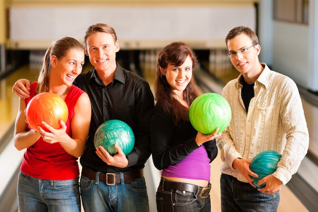 Photo amis bowling ensemble