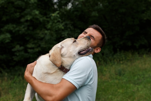 Amitié de l'homme et du chien.