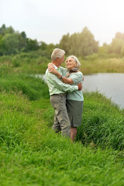 Amour couple d'âge mûr