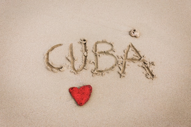 L&#39;amour cubain sculpté dans le sable