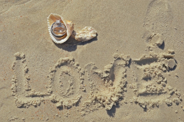 Photo l'amour écrit dans le sable de la plage de saint-augustin