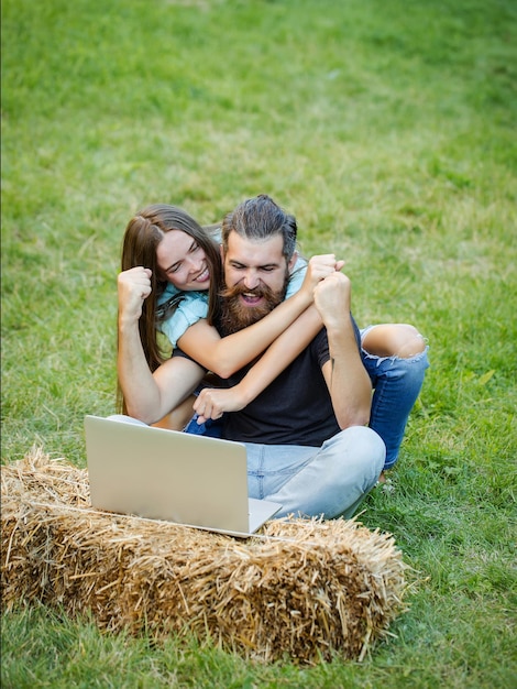 Amour et romance, technologie et appareil mobile, affaires et éducation