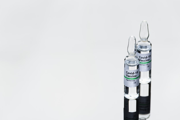 Photo ampoule médicale avec des médicaments. vaccin contre le coronavirus covid 19