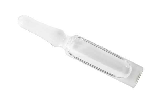 Ampoule en verre avec un médicament transparent liquide isolé sur fond blanc avec un tracé de détourage.