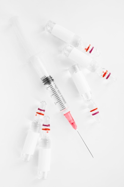 Ampoules et seringue