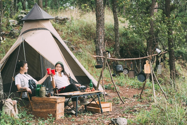 Amusement et repos dans la forêt