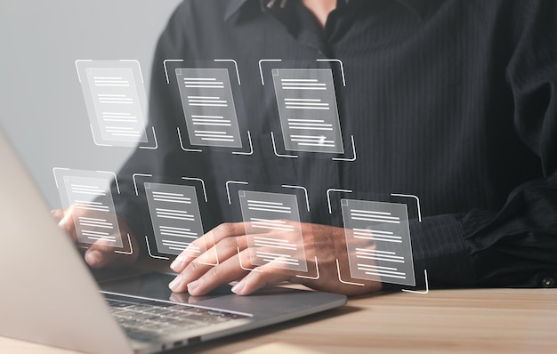 L'analyse des grandes données et le concept d'intelligence d'affaires L'homme d'affaires détenant une connexion au réseau mondial La carte mondiale des points et de la composition des lignes Concept d'affaires mondiales Technique de liaison numérique