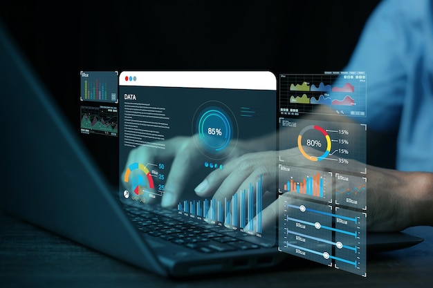 Photo analyste de données travaillant sur un tableau de bord d'analyse commerciale avec des graphiques avec kpi et des mesures connectées à la base de données pour le marketing des ventes des opérations de financement technologique