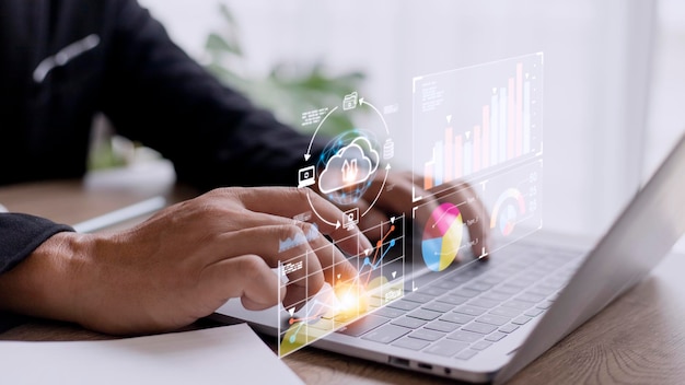 Un analyste travaillant avec Business Analytics et Data Management System sur ordinateur établit un rapport avec des indicateurs de performance clés et des mesures connectés à la base de données Stratégie d'entreprise pour les opérations financières ventes marketing