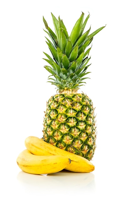 Ananas et banane isolé isolé sur blanc