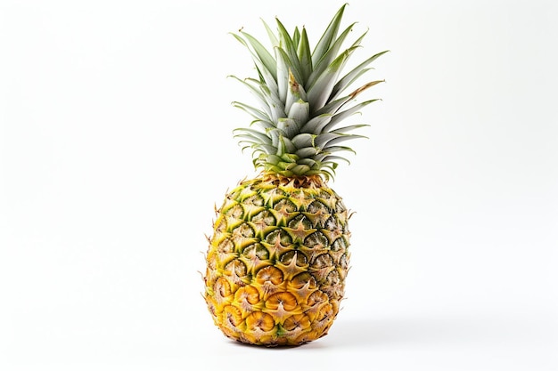 Un ananas entier sur un fond blanc