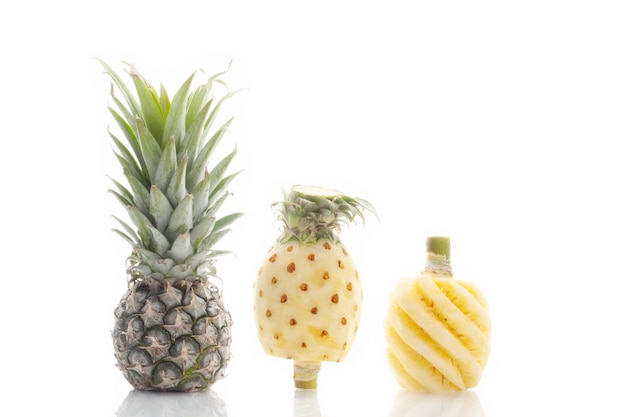 ananas sur fond blanc