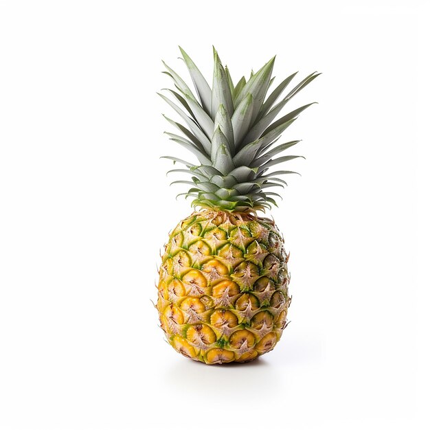 Ananas frais sans ombre sur un fond blanc Fruit tropical juteux et exotique