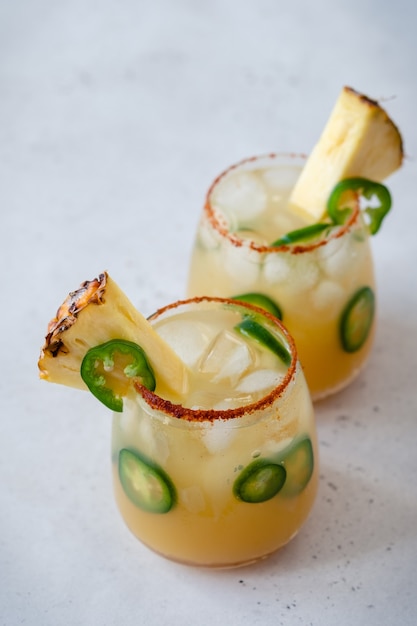 Ananas grillé avec boules de glace à la vanille