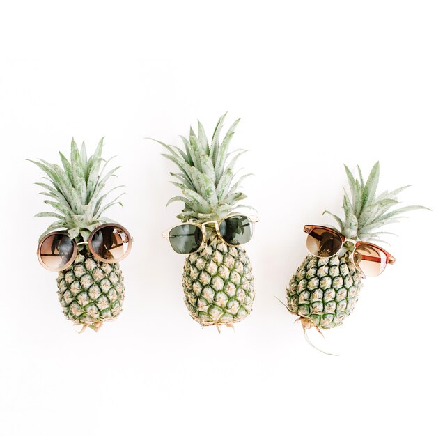 Ananas hipster dans des lunettes de soleil