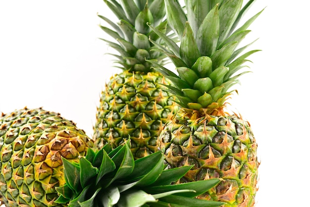 Ananas isolé sur blanc.