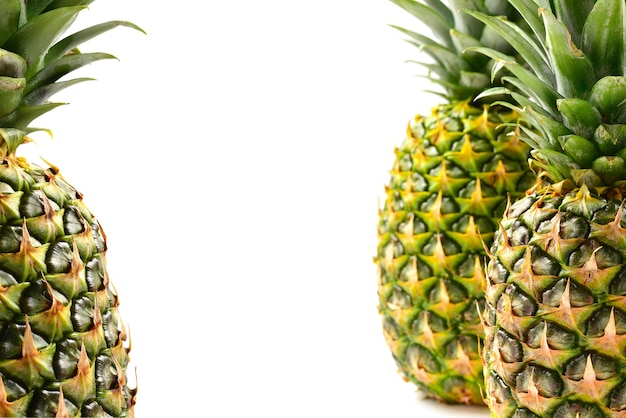 Ananas isolé sur blanc.