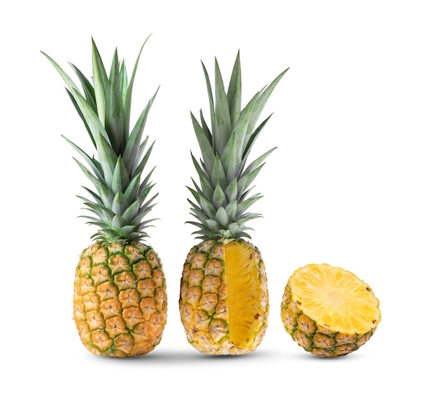 Ananas isolé sur blanc