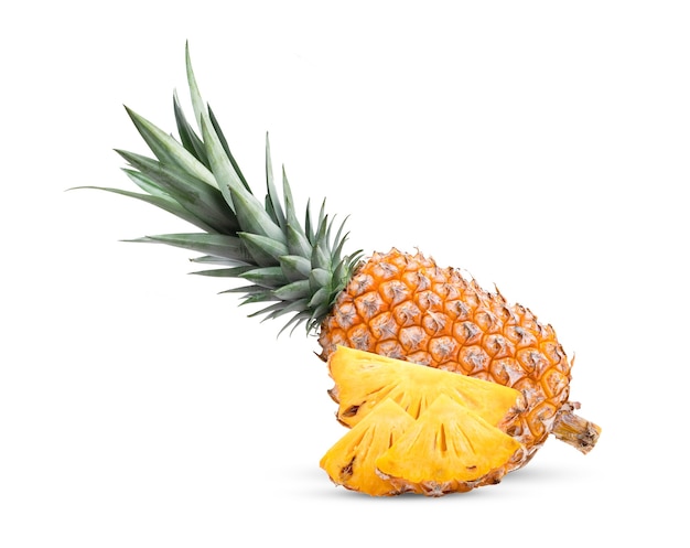 Ananas isolé sur fond blanc