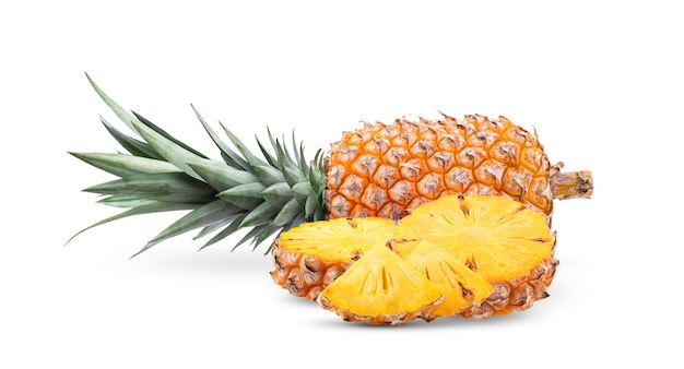 Ananas isolé sur fond blanc