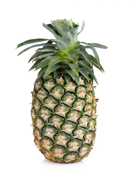 Ananas isolé sur fond blanc