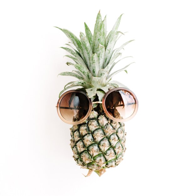 Ananas en lunettes de soleil