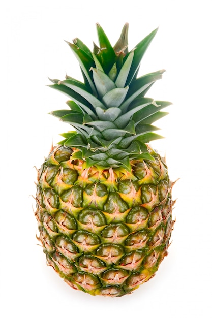 Ananas Mûrs Isolé Sur Fond Blanc