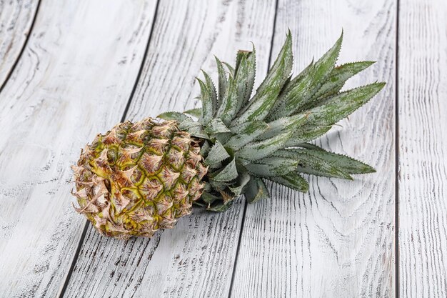 Ananas tropical naturel mûr et sucré biologique