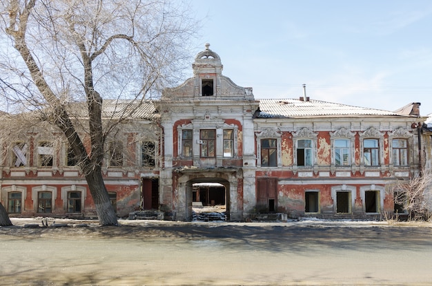 Ancien bâtiment abandonné Détails architecturaux La photo a été prise dans la ville d'Orenbourg en Russie