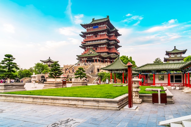 Photo l'ancien bâtiment à côté de la rivière lijiang, le pavillon nanchang tengwang.