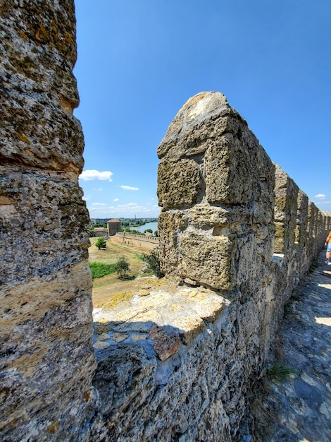 Ancien bâtiment de mur de pierre de forteresse