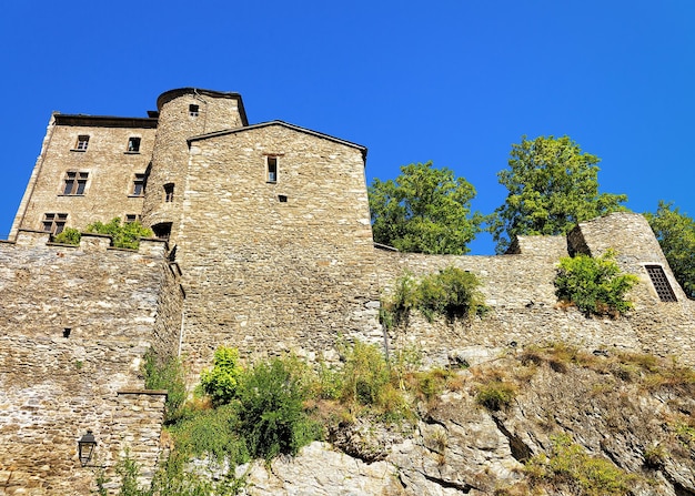 Ancien bâtiment en pierre dans le vieux centre-ville de Sion, Canton du Valais, Suisse.