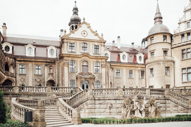 Ancien château polonais dans le village de moszna