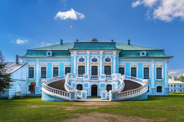 Photo l'ancien domaine des griboyedov dans le village de khmelita russie