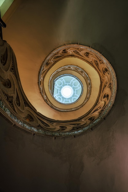 Ancien escalier en colimaçon orné de la cathédrale catholique de Santa Maria la Real gothique du XVe siècle