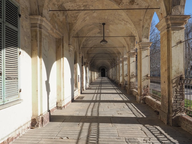 Ancien monastère de La Certosa et portail d'entrée de l'asile d'aliénés à