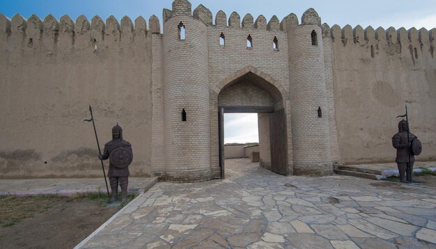 ancien mur défensif en pierre d'un vieux château