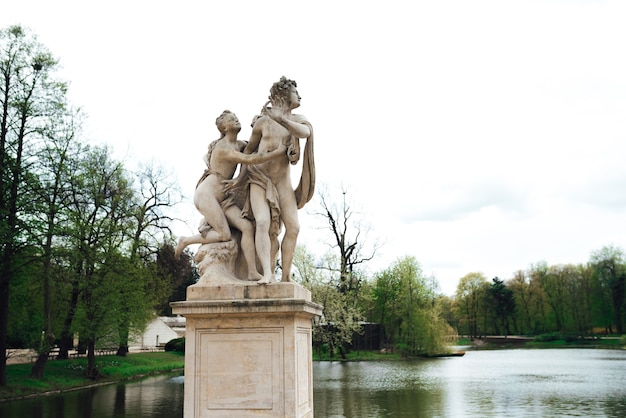 Ancien palais et ensemble du parc de Lazienki à Varsovie Pologne