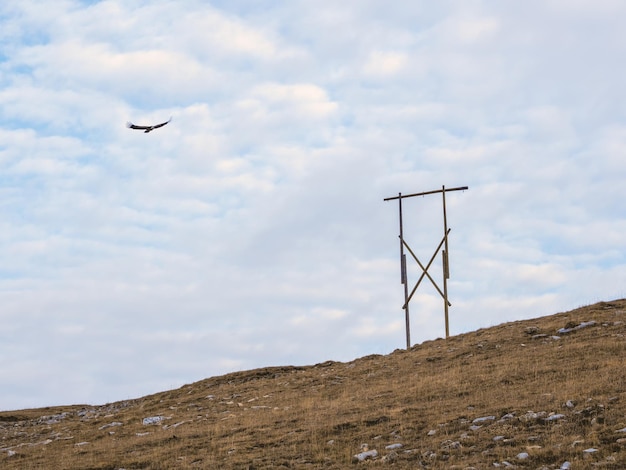 Ancien poteau télégraphique Supports en bois dans la steppe mongole