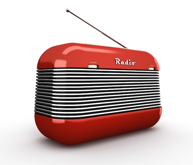 Ancien récepteur radio de style rétro vintage rouge isolé sur fond blanc