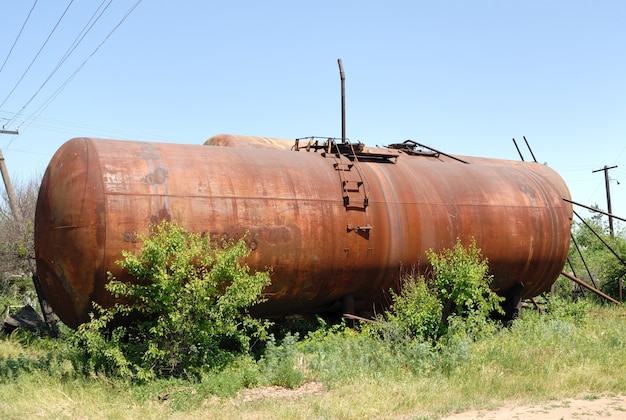 L'ancien réservoir de chemin de fer pour le transport d'huile minérale.