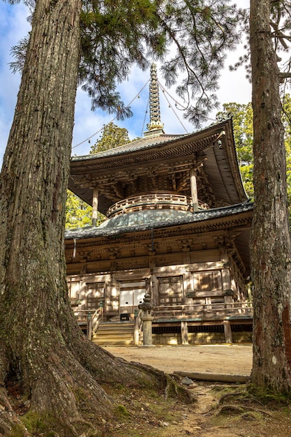 ancien temple dans le complexe de Danjo Garan