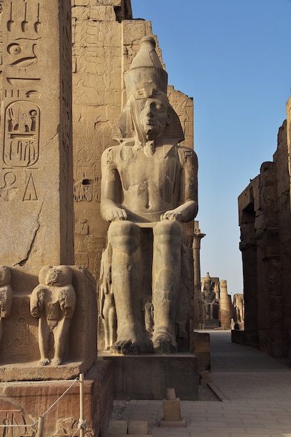 Ancien temple de Louxor dans la ville de Louxor, Egypte