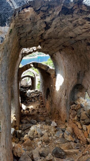 Un ancien tunnel mène à la mer