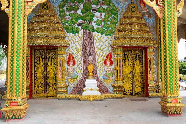 Ancien Wat Saen Suk ou temple Saen Suk dans la ville d'Angthong à Ang Thong en Thaïlande