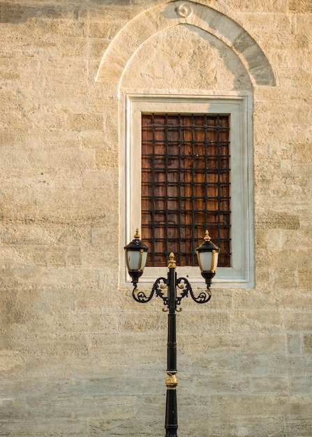 Ancienne architecture de fenêtre de l'époque ottomane à Istanbul