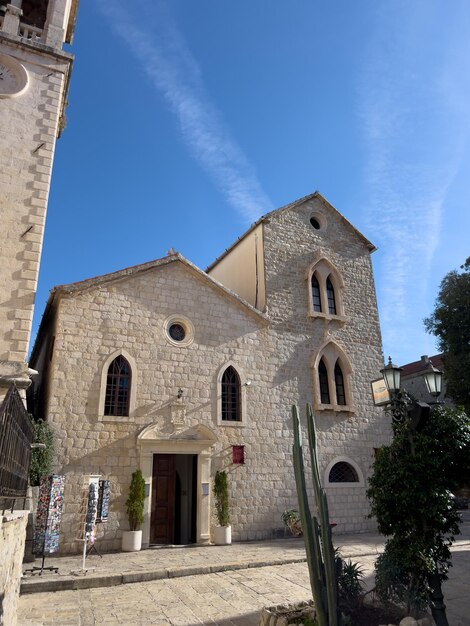 Ancienne cathédrale en pierre de Saint-Jean-Baptiste Budva Monténégro