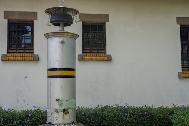 Ancienne cloche d'alarme à vapeur pour gare